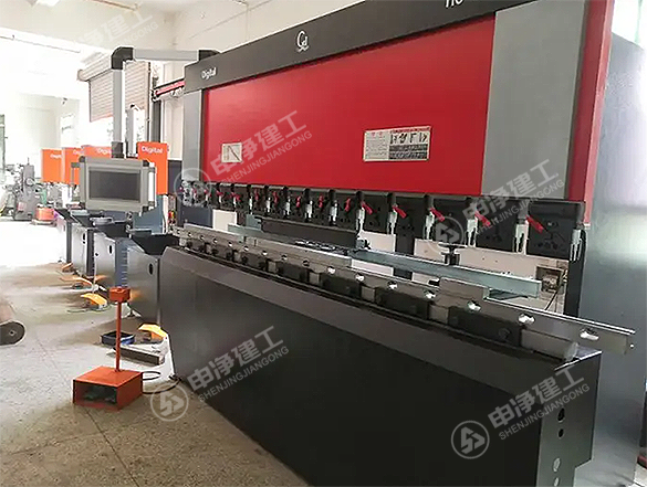 11 全自動數(shù)控折彎機3臺